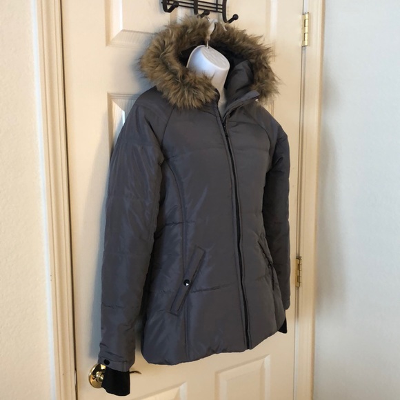 Beautiful gray puffer jacket - Picture 5 of 16